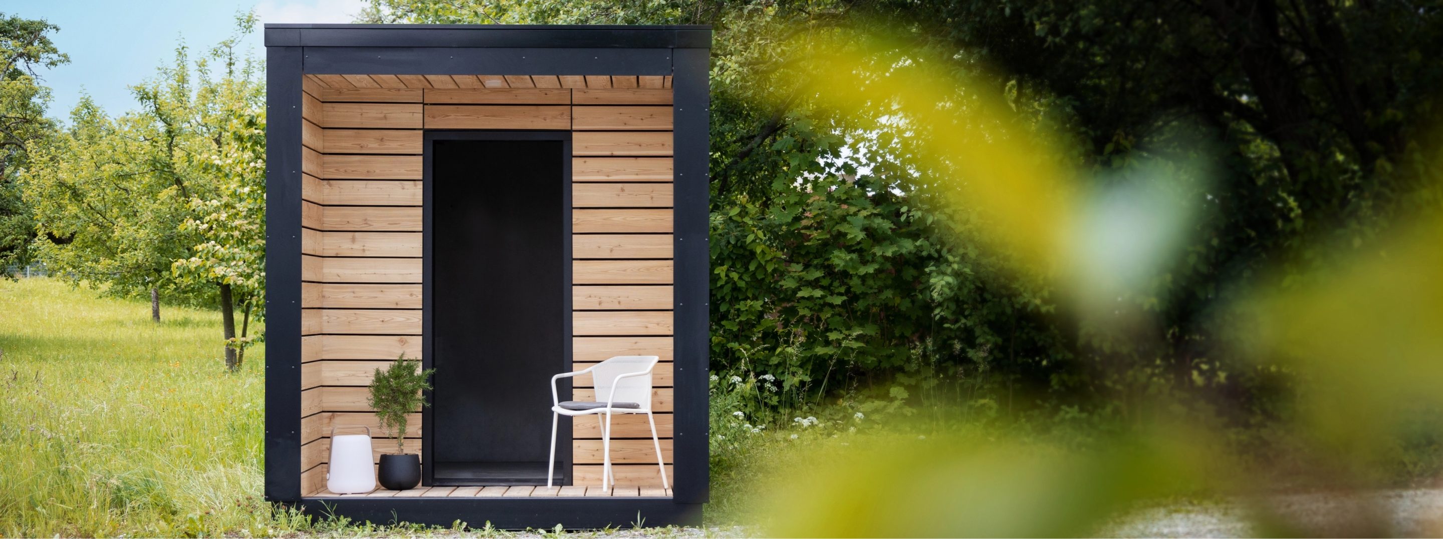 Der Bad Container die Hydde besticht von aussen durch sein modernes Holz-Design.